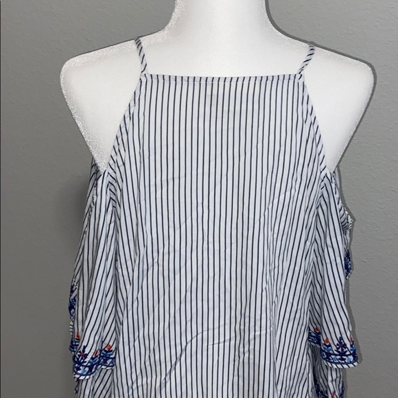 The Room Stylish Summer Top - Picture 2 of 3